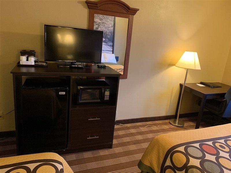Hotel Super 8 By Wyndham Eau Claire Wi Exterior foto