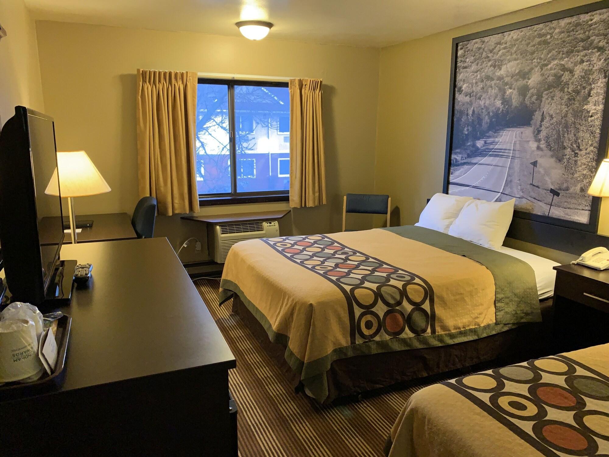 Hotel Super 8 By Wyndham Eau Claire Wi Exterior foto