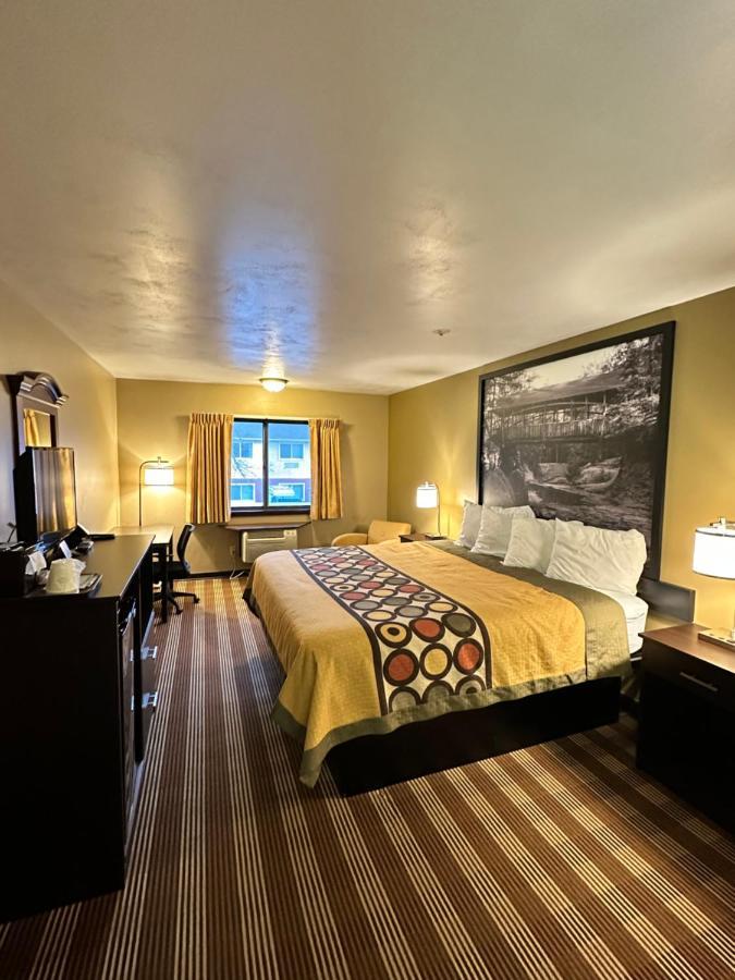 Hotel Super 8 By Wyndham Eau Claire Wi Exterior foto