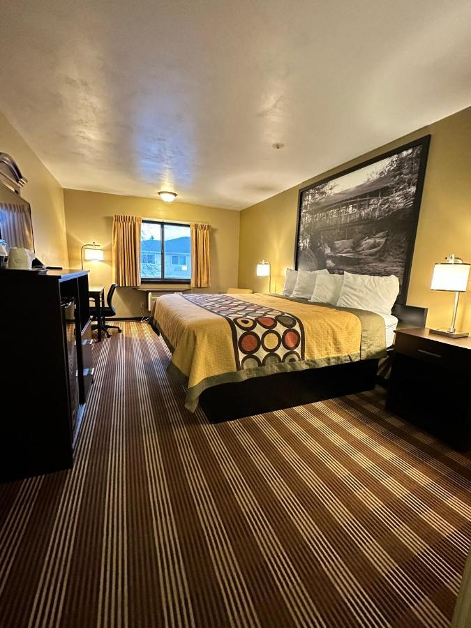 Hotel Super 8 By Wyndham Eau Claire Wi Exterior foto