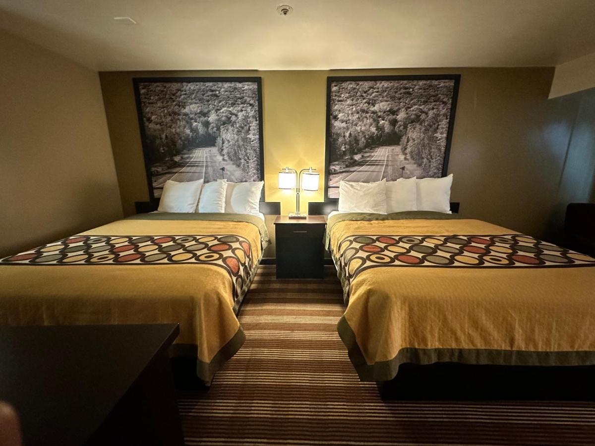 Hotel Super 8 By Wyndham Eau Claire Wi Exterior foto