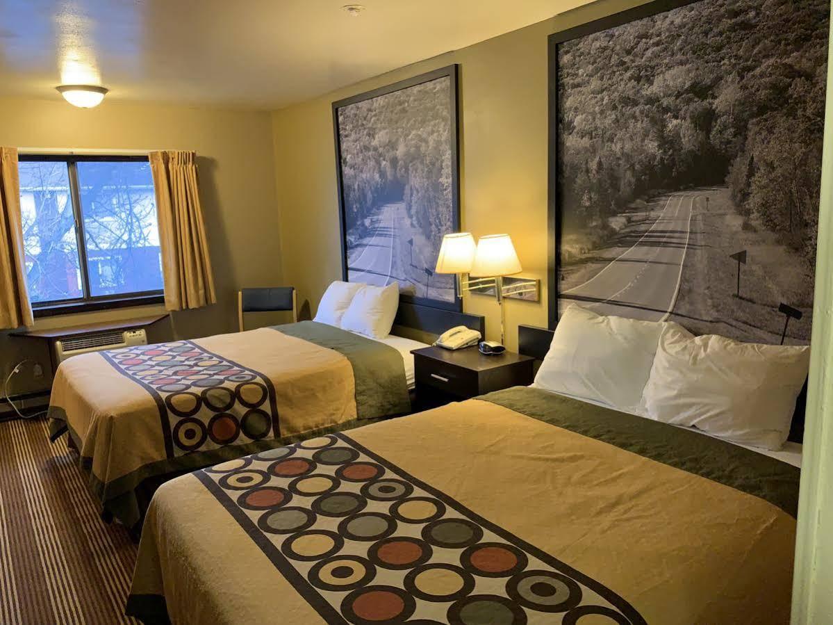 Hotel Super 8 By Wyndham Eau Claire Wi Exterior foto